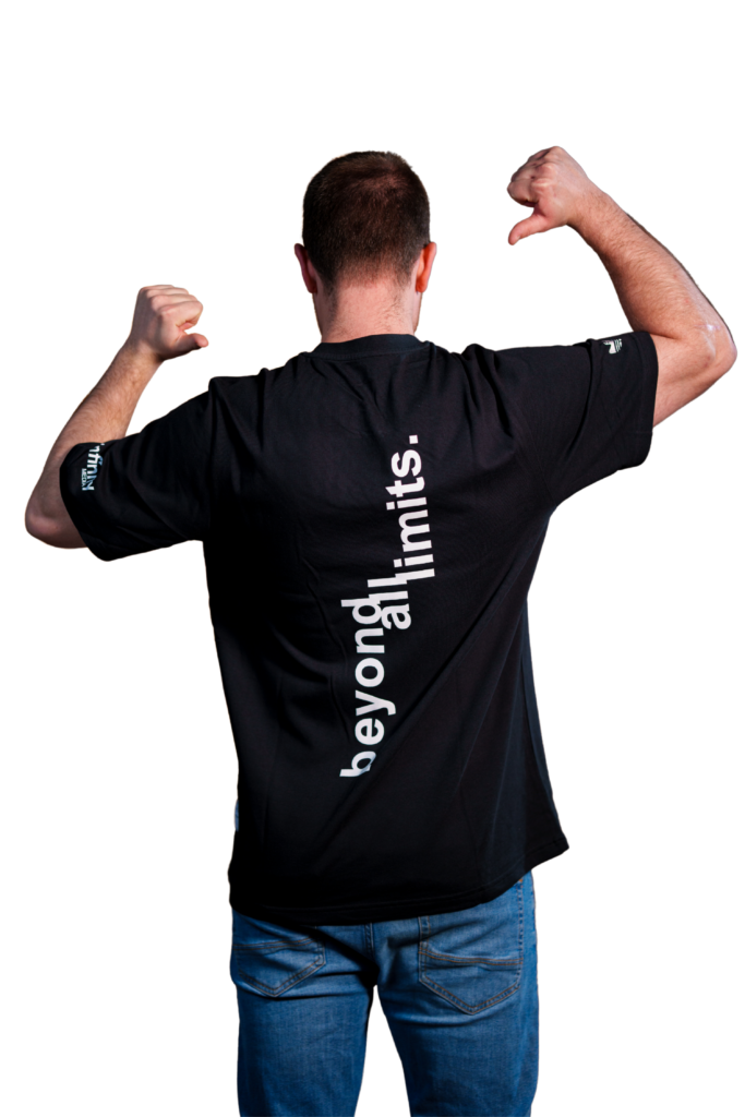 Freigestelltes Portrait von Matthias Luebke aus dem InfinityMedia-Team als Assistenz, Rueckenansicht 01